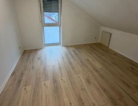 2 Zimmer Wohnung - Frisch Saniert ! Inkl. Küche, Stellplatz etc.. - Photo 1