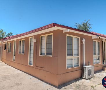 8 Coolgardie Street, Dunlop ACT 2615 - House For Rent | Domain - Photo 5