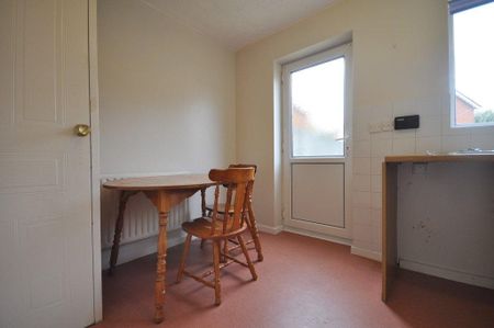 2 bedroom semi-detached house to rent - Photo 3