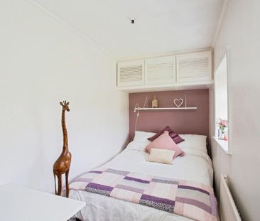 2 bedroom end of terrace house to rent - Photo 4