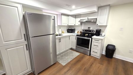 For Lease - 304 Reading Place, Newmarket, Ontario - Photo 4