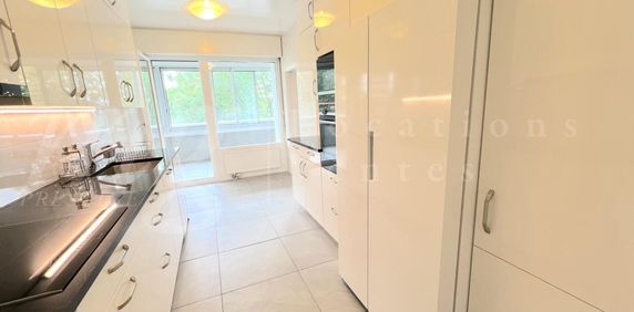 LARGE 4-PIECE - FURNISHED-CROSSING WITH 2 LARGE BALCONIES - PARK - 2X POOLS & SPA - Photo 2