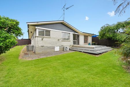 Located in a sought-after area along River Road, this well-presented home offers comfort, convenience, and plenty of space both inside and out. - Photo 5