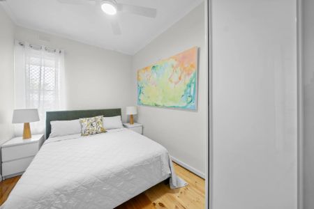 Fully Renovated Two Bedroom Unit - Walking Distance to Jetty Road - Photo 2
