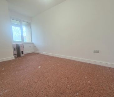 Cumberland Close, Halifax - Photo 1