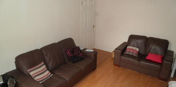 2 Bedroom Flat Addycombe Terrace Heaton - Photo 2