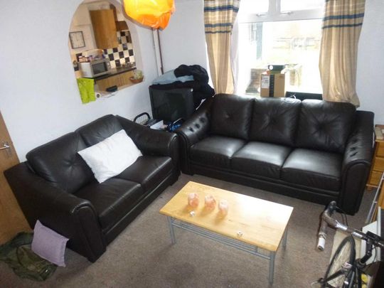 3 bedroom semi-detached house to rent - Photo 1