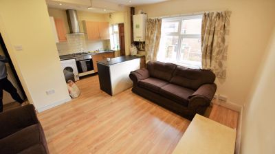 3 bedroom House in Mayville Terrace, Leeds - Photo 1