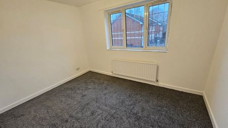 3 bed Semi-Detached - To Let - Photo 4