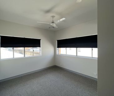 Modern & Furnished Inner City Apartment - Photo 4