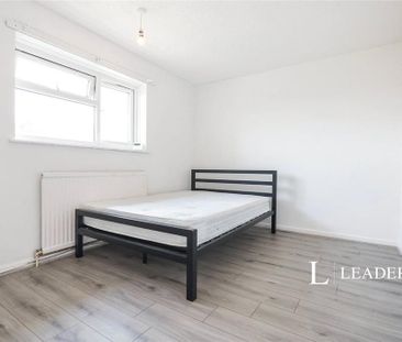 3 bedroom flat to rent - Photo 2