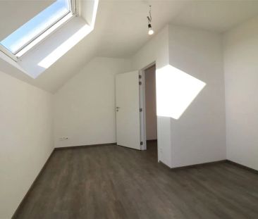 Duplex met 2 grote slpk., zuidgericht terras, 2 parkings nabij cent... - foto 2