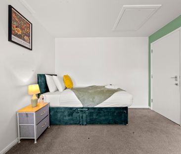 2 Bed Terraced House, Manor House Lane, BS14 - Photo 2