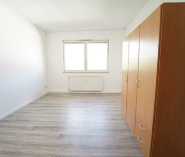 // * Dachgeschosswohnung mit EBK, Balkon und Stellplatz * ab 01.02.... - Foto 5