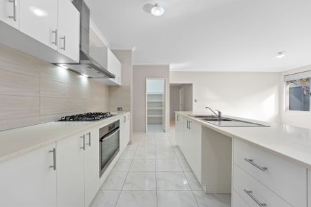 Large 4 x 2 Family Home in Baldivis - Photo 5