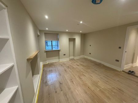 2 Bed Flat, Battersea Park Road, SW11 - Photo 2