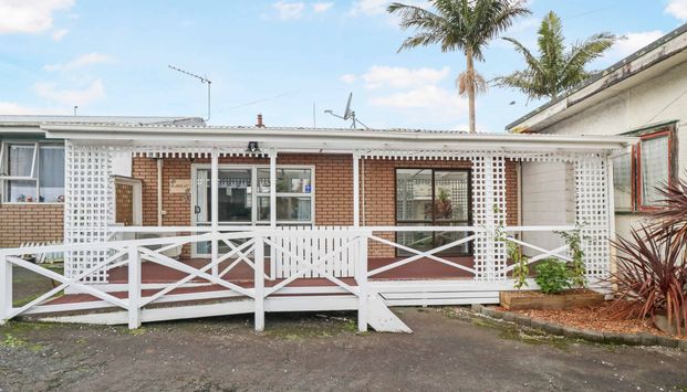 2 bedroom brick home! - Photo 1