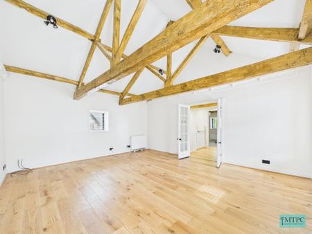 4 bedroom end of terrace house to rent - Photo 2