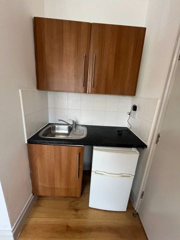 Room in a Shared House, Burlington Road, CR7 - Photo 4