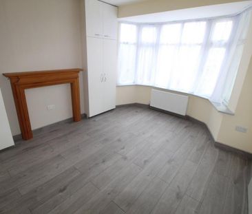 4 bedroom end of terrace house to rent - Photo 4