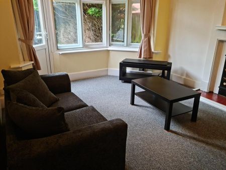 6 bedroom detached house to rent - Photo 2