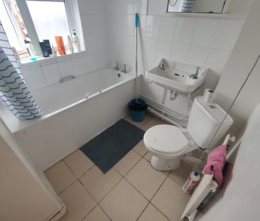 Room in a Shared Flat, Penshurst Road, N17 - Photo 1