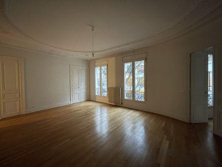 Appartement • Saint Philippe du Roule - Photo 2