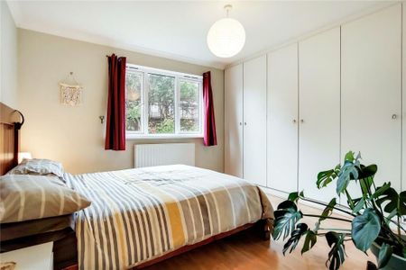 2 Bed Flat, Courland Grove, SW8 - Photo 2