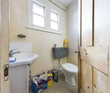 4 bedroom end of terrace house to rent - Photo 2