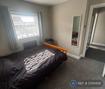 3 bedroom semi-detached house to rent - Photo 6