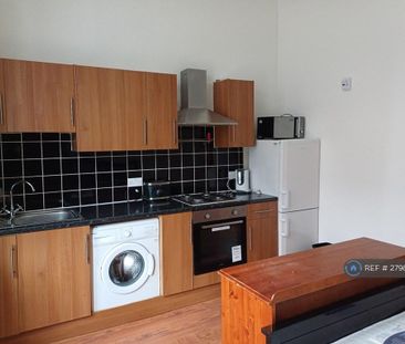 Studio to rent - Photo 2