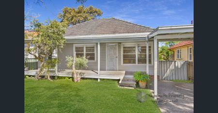 Family Home in Quiet Street - Photo 3