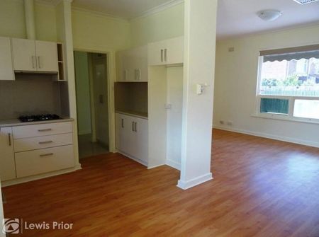 Affordable Homette In Great Location - Photo 5