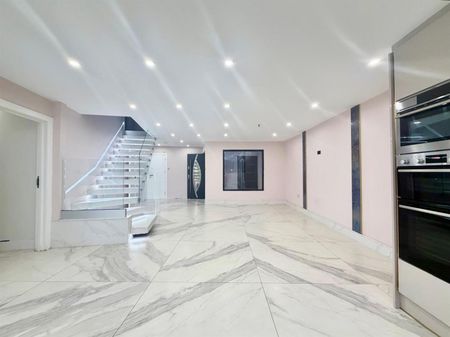 6 Bedroom House To Let - Photo 3