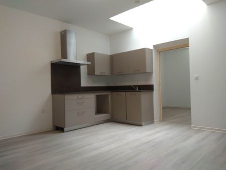 Location Appartement 3 pièces 66m² LEZIGNAN CORBIERES 11200 - Photo 2