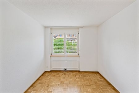 Appartement de 4 pièces au rez-de-chaussée avec balcon - Photo 4