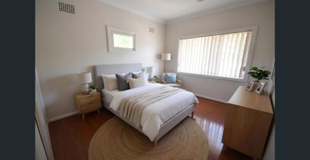 MASSIVE 5 BEDROOM HOME - Photo 3