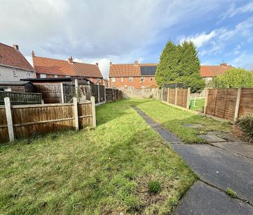 3 bedroom semi-detached house to rent - Photo 3