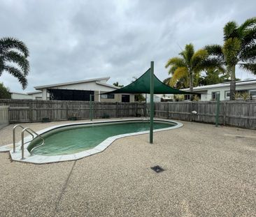 Large home with pool and close to the beach - Photo 3