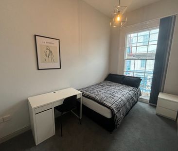 10 Bed Student Accommodation - Photo 2