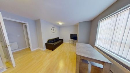 2 bedroom ground floor flat to rent - Photo 2