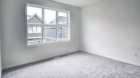 Elegant Townhouse With Dual Master Suites In Nolan Park. - Photo 4