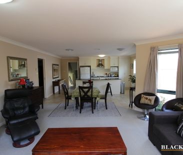 35 Unwin Avenue, Jerrabomberra NSW 2619 - House For Rent | Domain - Photo 1