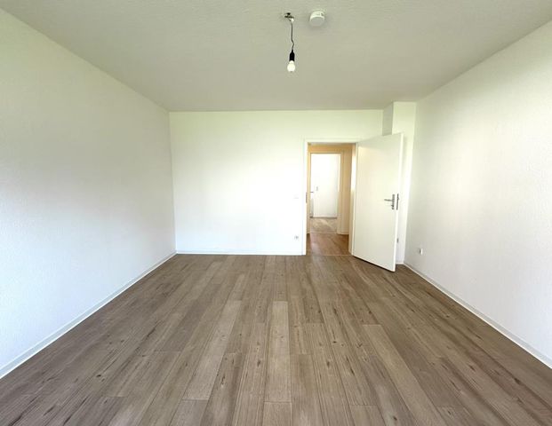 direkt einziehen: Renovierte 3-Zimmer-Wohnung mit Balkon frei! - Foto 1