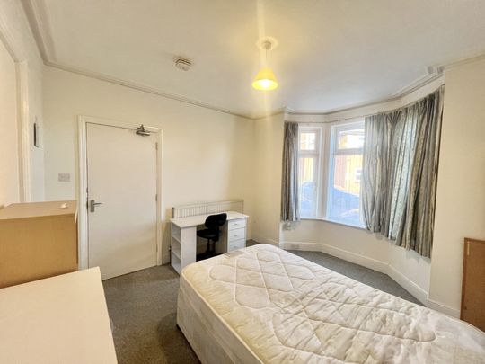 Ivy Road, Northampton - Photo 1