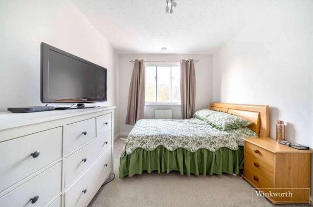 Lory Ridge, Bagshot, Surrey, GU19 - Photo 1