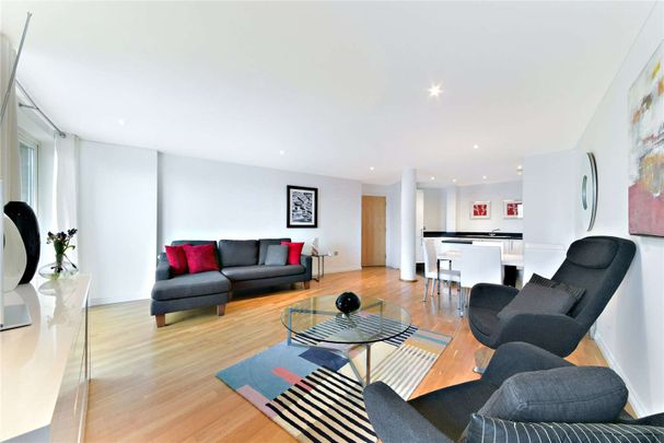 A light and bright two bedroom apartment on Nine Elms. - Photo 1