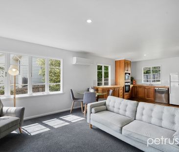 Three bedroom Family Home - Photo 3