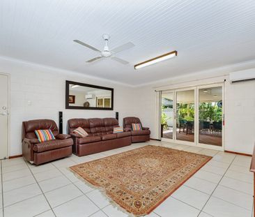 Comfort, Space & Convenience in the Heart of Cranbrook - Photo 3