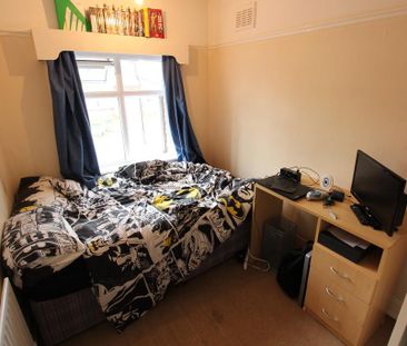 4 bedroom end of terrace house to rent - Photo 5